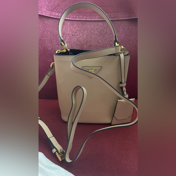 Prada bag with dust - Picture 8 of 11